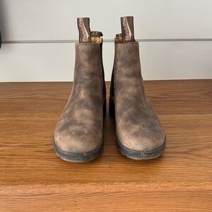 Blundstone Distressed Brown Leather Boots